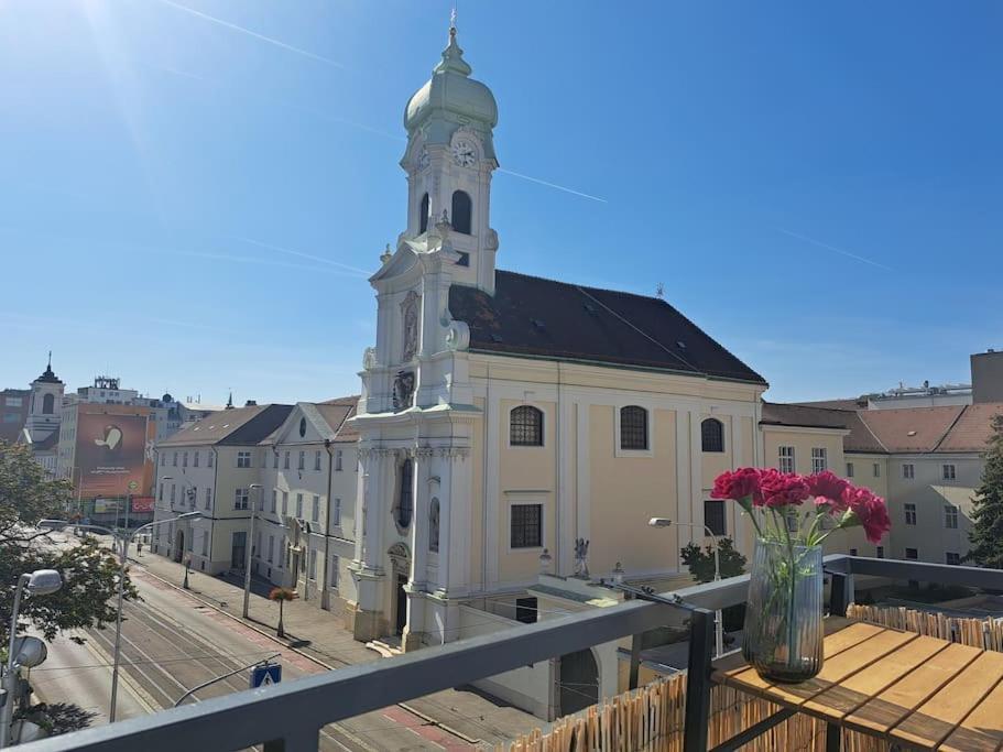 Art Deco Studio In Old Town Bratislava Exterior photo